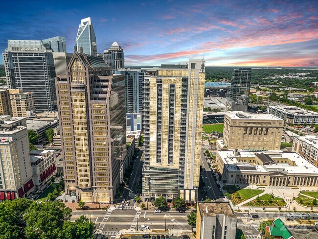 Building Photo - 307 W Trade St