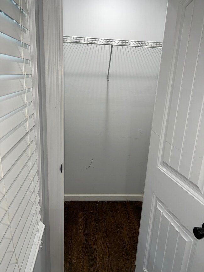 Building Photo - 9316 Fairwood Dr