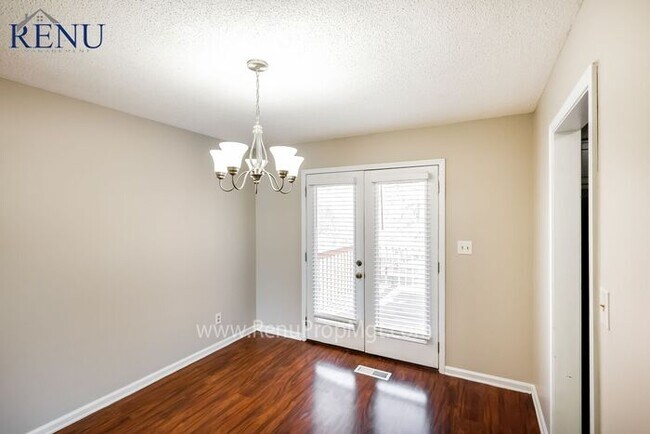 Building Photo - AVAILABLE NOW!!