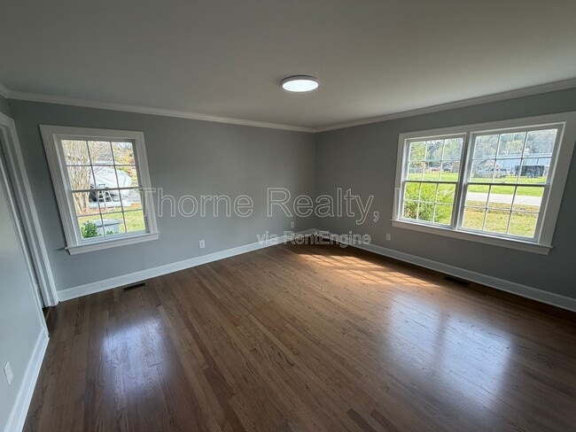 Building Photo - 1600 King Cir