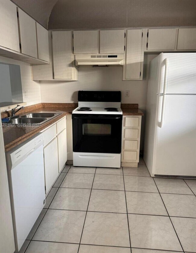 Building Photo - 8750 Royal Palm Blvd