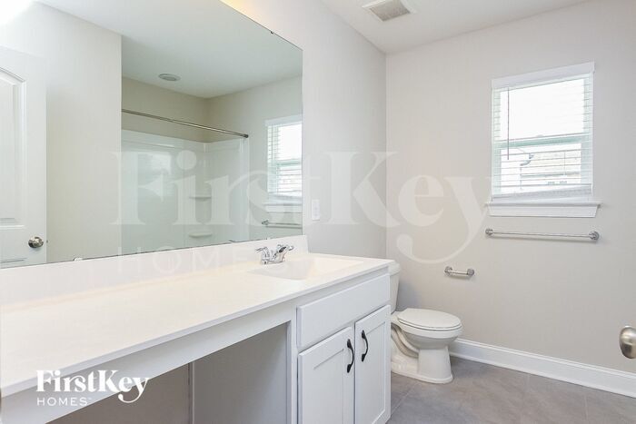 Building Photo - 97 Roterham Dr