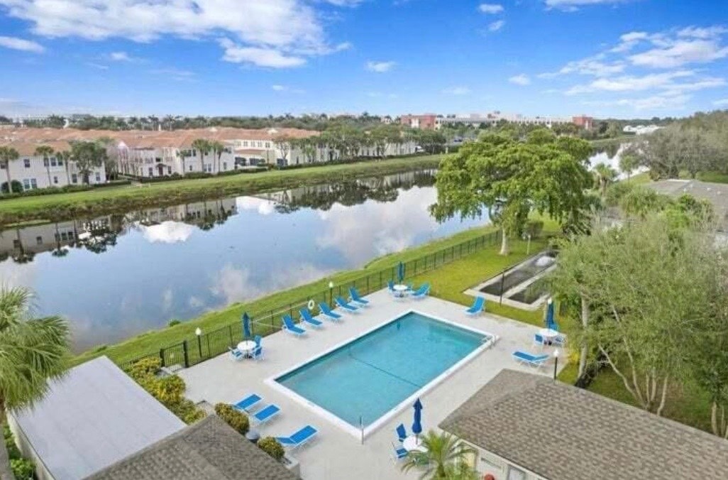 Building Photo - 3134 SW 20th Ter