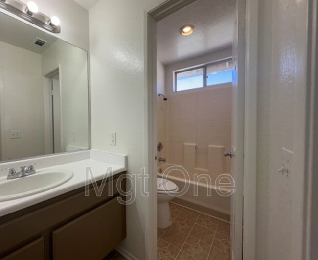 Building Photo - 1240 Lilac Ridge Dr