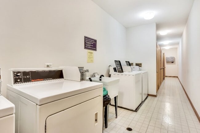 Building Photo - 57 E Hattendorf Ave