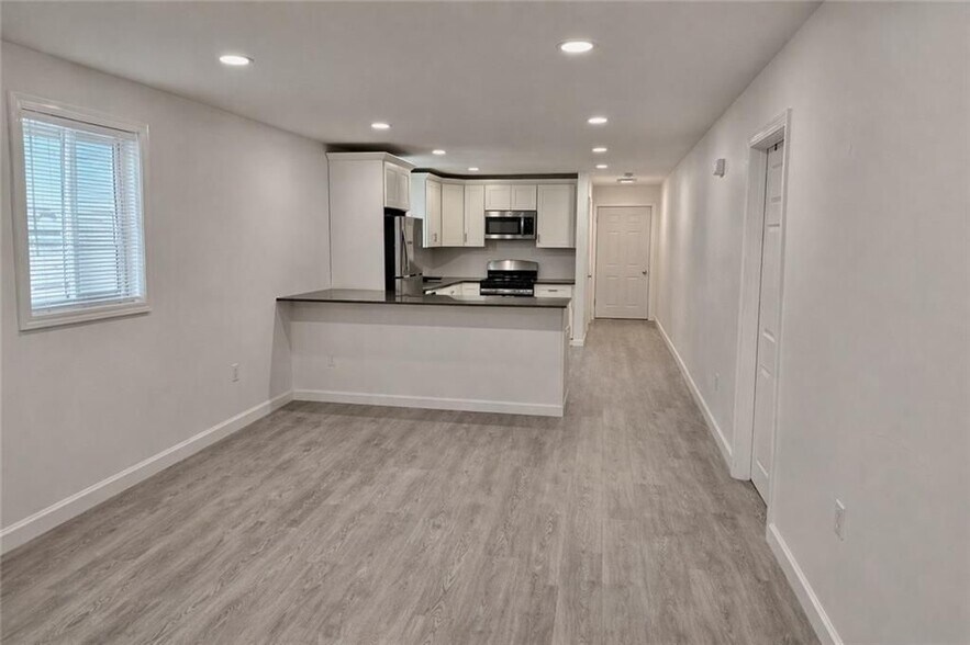 Building Photo - 35 Douglas Ave