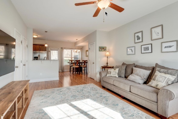 Building Photo - 2043 Pinecrest Dr