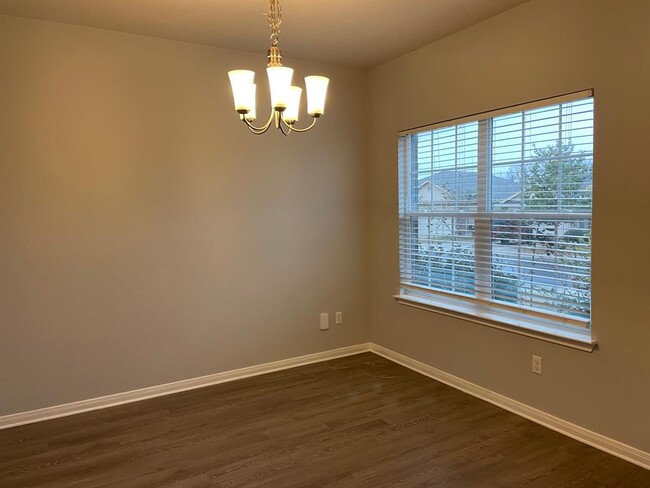 Building Photo - 665 Donegal Ln