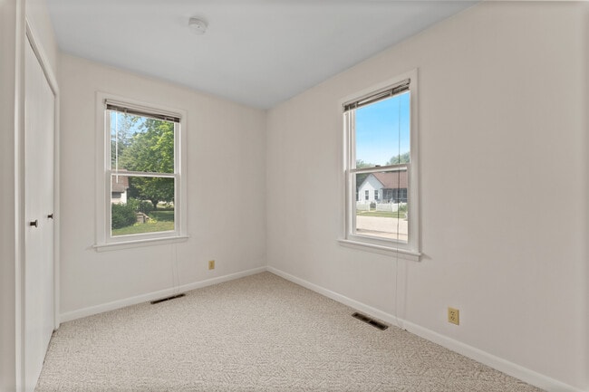 Building Photo - 405 S 7th St