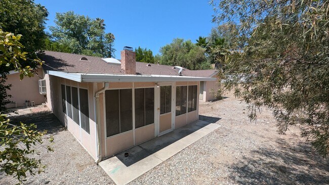 Building Photo - Single Level home near UCR available for Rent
