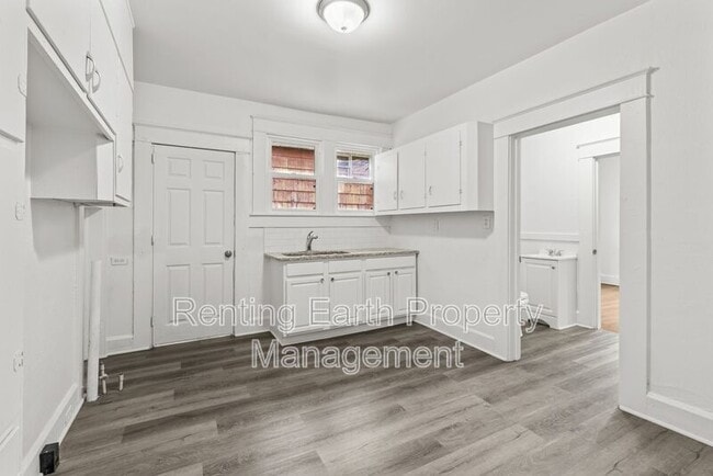 Building Photo - 1724 30th St SW