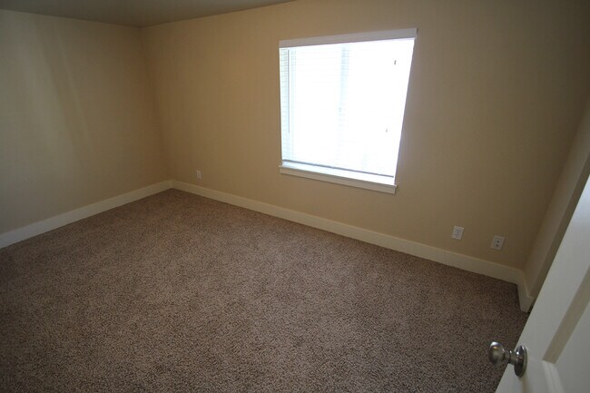 Building Photo - LUXURY 3 BED, 3 BATH SEATTLE TOWNHOME FOR RENT; AVAILABLE NOW!