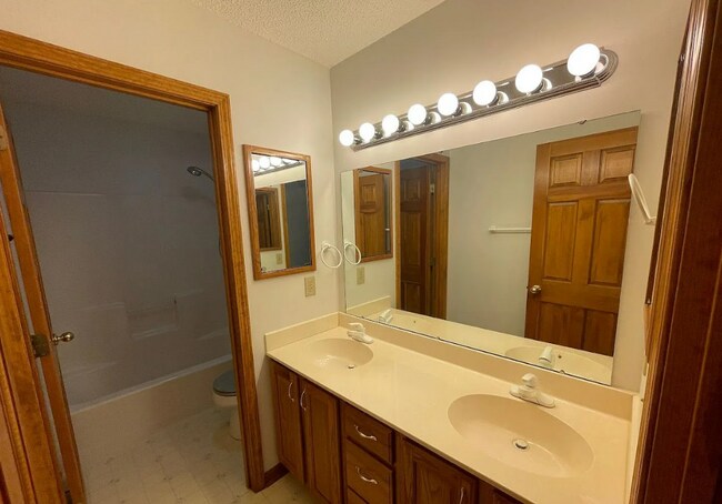 Building Photo - 16134 Silver Shadow Ln