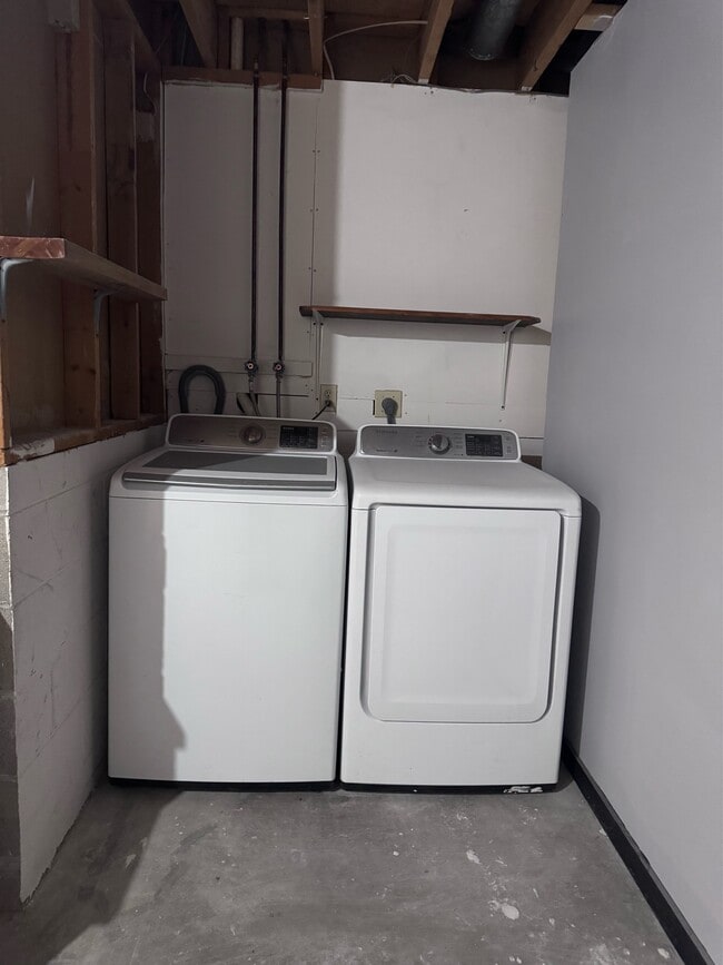 Building Photo - 12804 Olive St