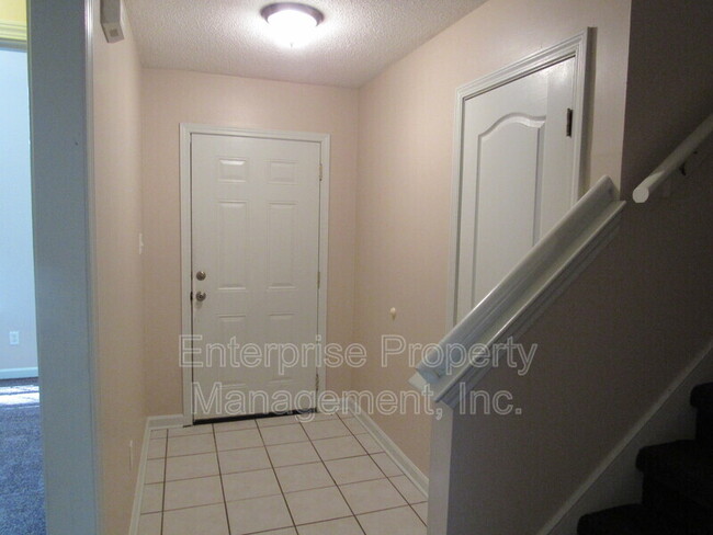 Building Photo - 9740 Riggin Dr