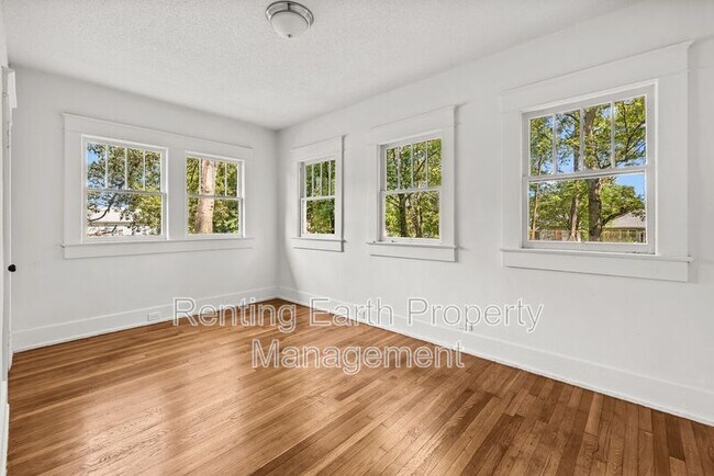 Building Photo - 1705 Steiner Ave SW
