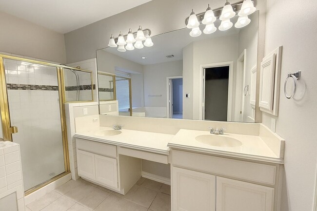 Building Photo - Comfort and Convenience in West Plano Living