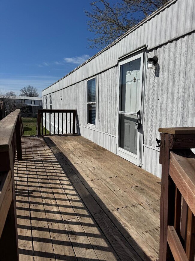 Building Photo - 1311 Melinda Dr