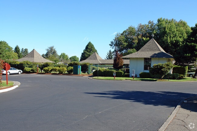 Primary Photo - 1501 N Hayden Island Dr