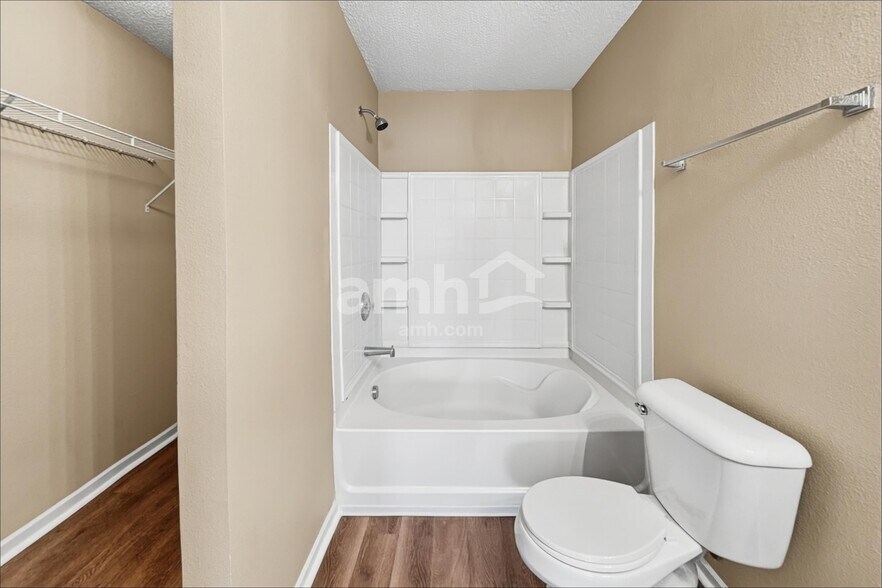 Building Photo - 10777 Emery Dr
