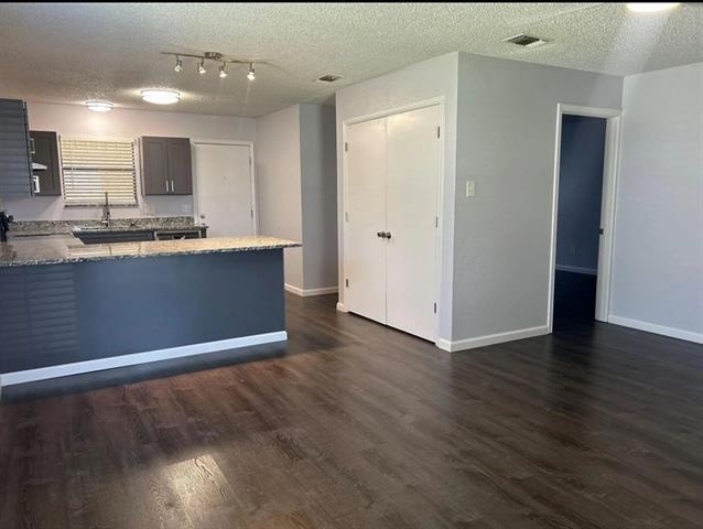 Building Photo - 1724 Jenkins Ln