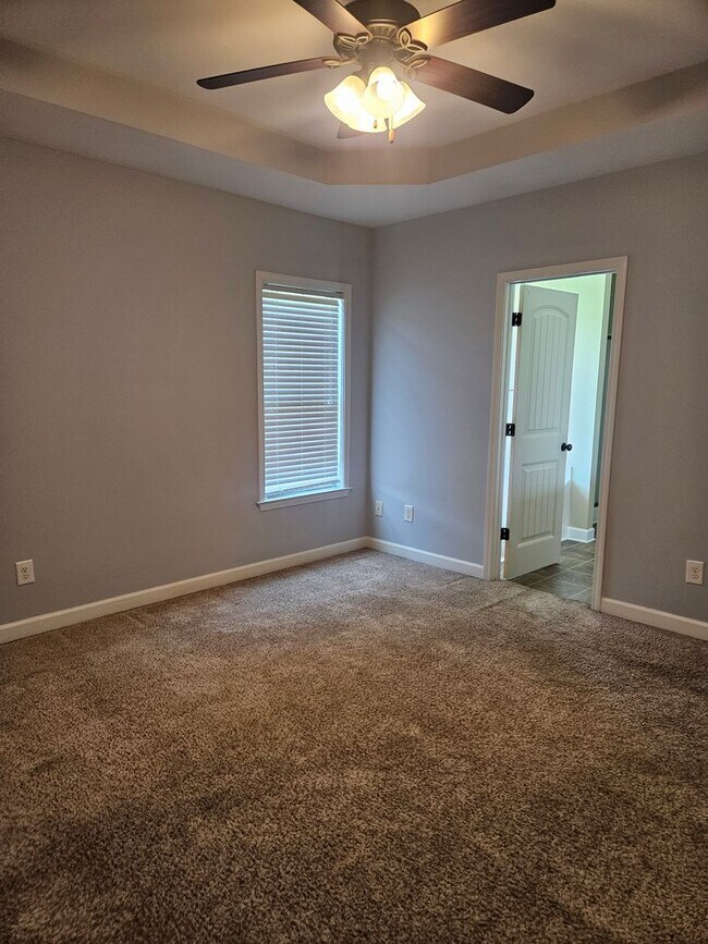 Building Photo - 204 Twilight Dr