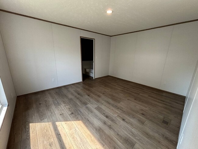 Building Photo - 3212 Plateau Dr