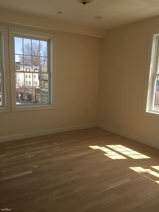 Building Photo - 244 Bowdoin St