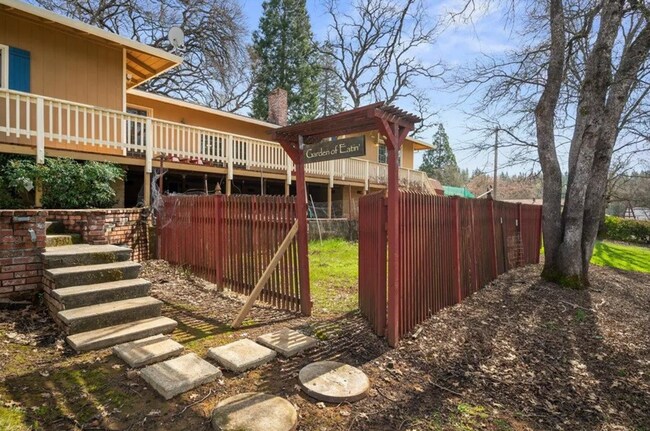 Building Photo - 419 Greenwood Dr