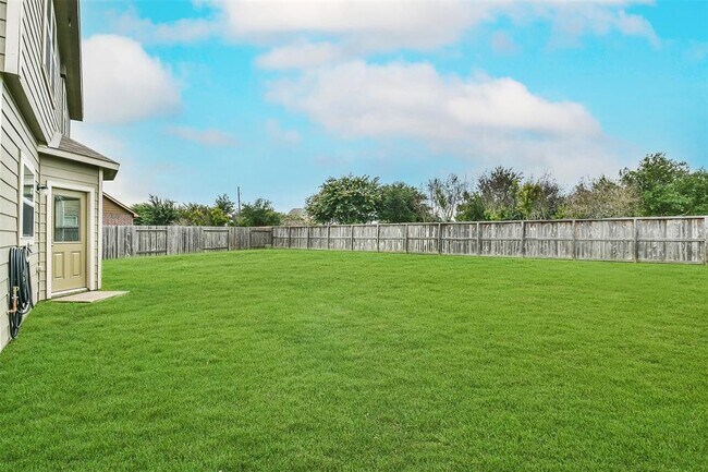 Building Photo - 18626 Each Elm Way