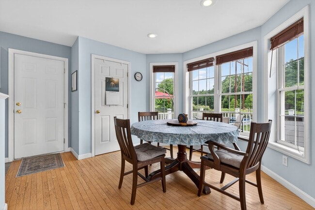 Building Photo - Spacious Stratham Home | Semi-In Ground Pool | Finished Basement | AVAILABLE AUGUST 1st