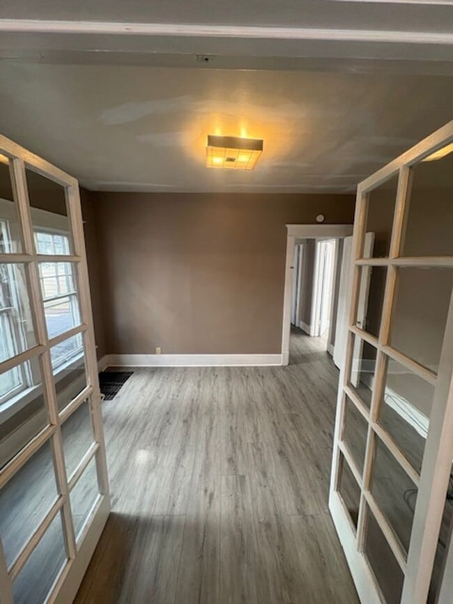 Building Photo - 2210-2212 N Knoxville Ave