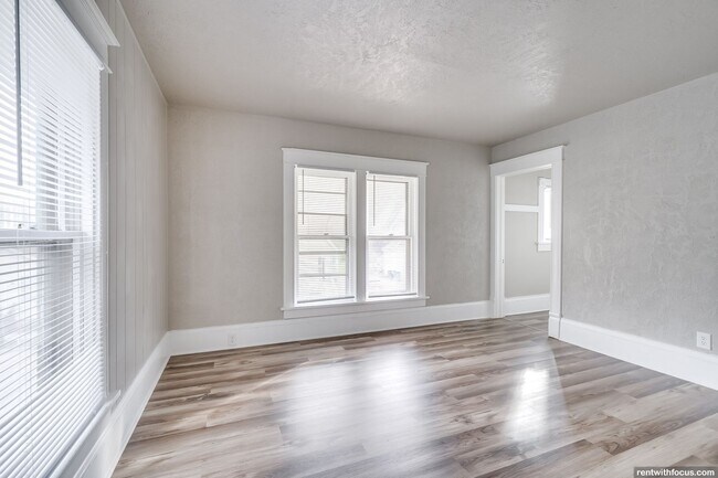 Building Photo - 328 Parkway Ave