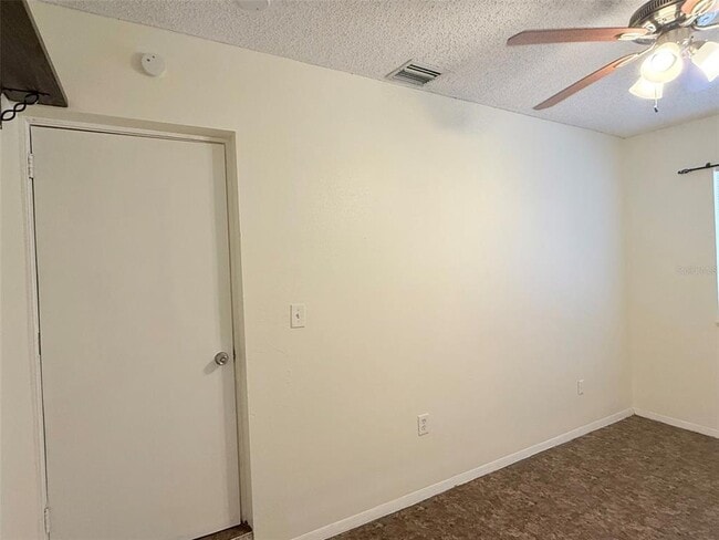 Building Photo - 5541 Lown St N