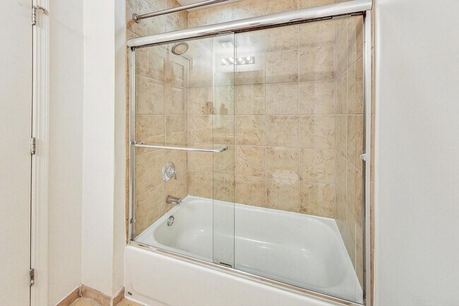 Building Photo - 1255 S State St