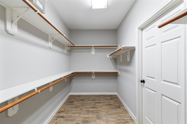 Building Photo - 521 Ironwood Forest Dr