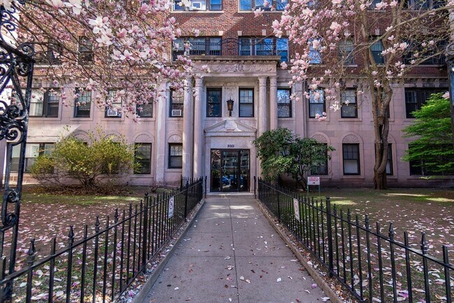Building Photo - 2001 Commonwealth Ave
