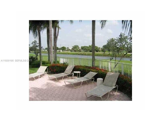 Building Photo - 2880 N Oakland Forest Dr