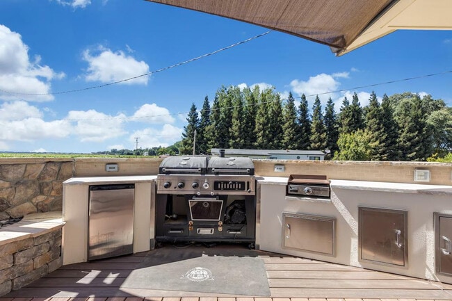 Building Photo - 53953 S River Rd