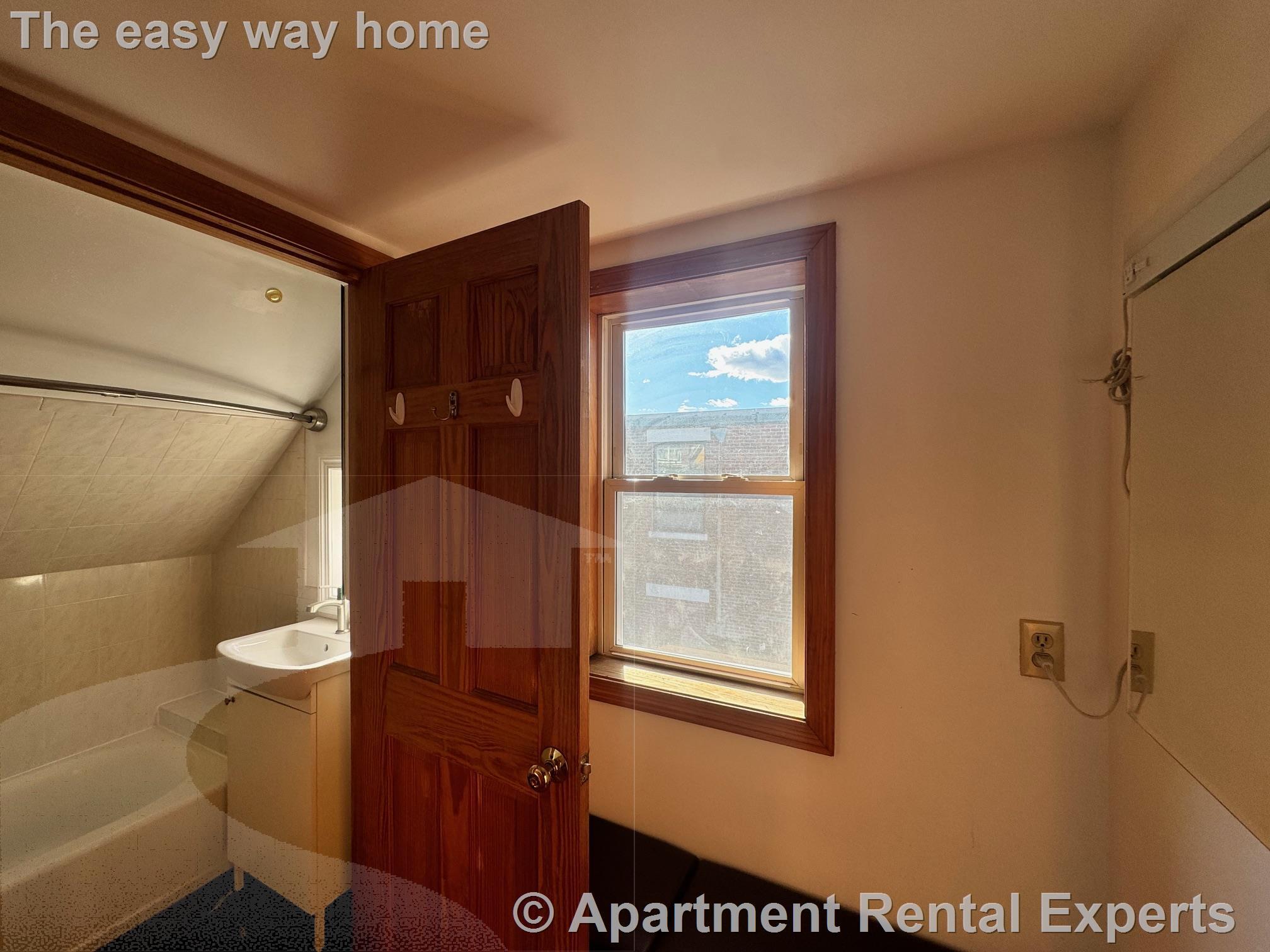 Building Photo - 8 Allen St