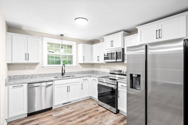 Building Photo - Ranch Style home Sango!