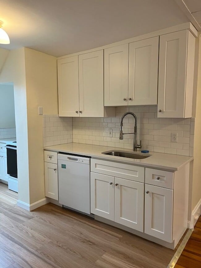 Building Photo - No Brokers Fee, Heat and Hot Water Included, Top Floor Unit, Steps from the T Stop, Eat-in Kitche...
