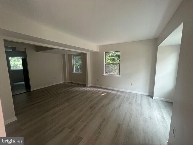 Building Photo - 4200 Gerry Ln