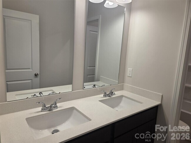 Building Photo - 5678 Hagler Lp