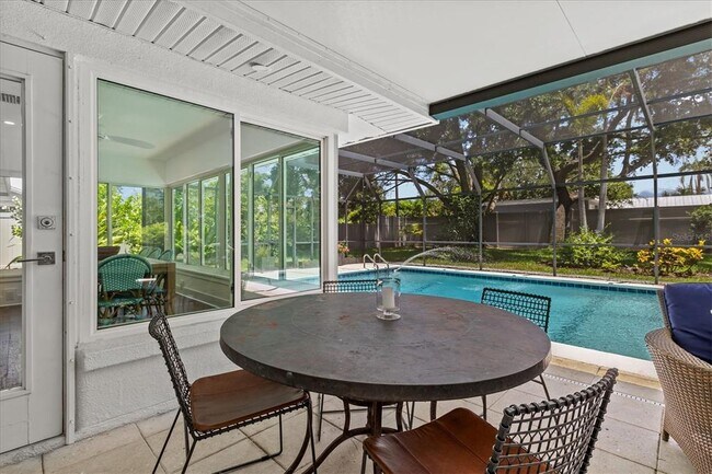 Building Photo - 2587 Ringling Blvd