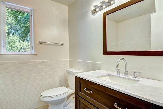 Building Photo - (PRE-LEASING 2026)   7 Bed 3 Bath Dual-Living Dream Duplex with Spacious Yards & Modern Upgrades