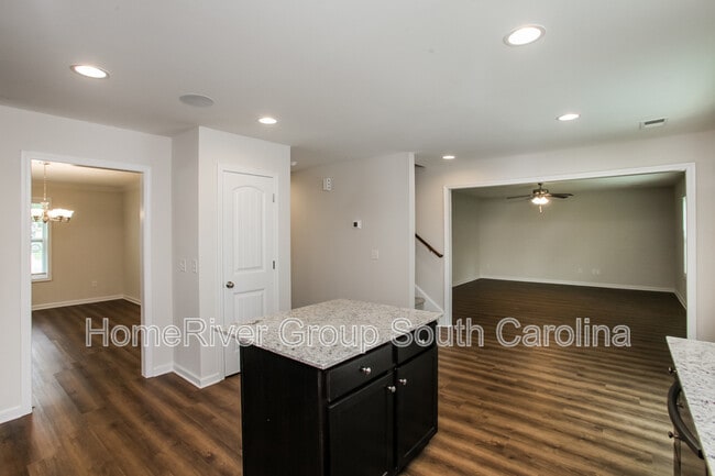 Building Photo - 351 Niblick Dr