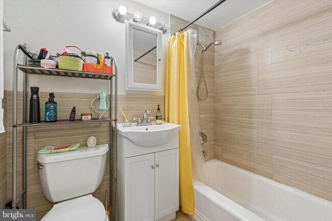 Building Photo - 2101 Chestnut St