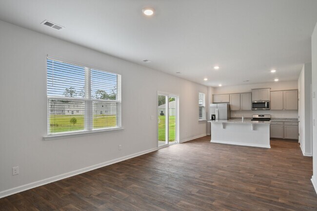 Building Photo - Charming 4 Bed Rental Home Located in Cypr...