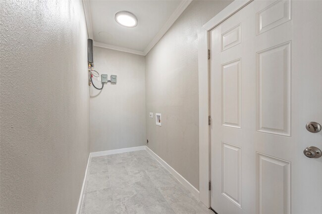 Building Photo - 4302 Avenue R 1/2